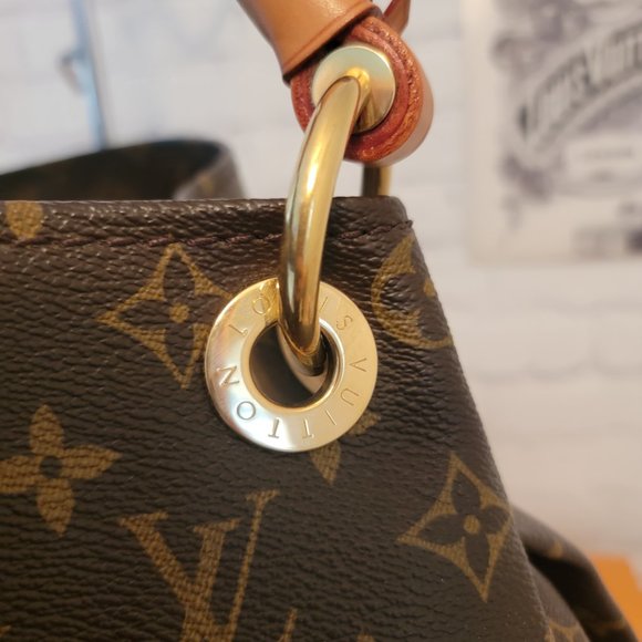 ❌❌ SOLD ❌❌ Louis Vuitton Artsy in Monogram - Picture 9 of 16
